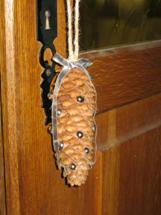suspension : pomme de pin argent