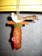 suspension : pomme de pin "oiseau + pomme givrée"