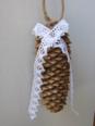 suspension : pomme de pin dentelle